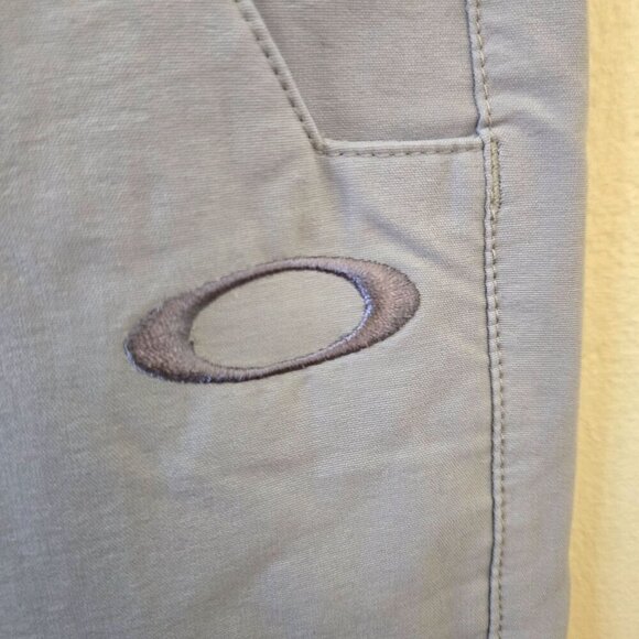 Oakley Golf Pants Outdoor Athletic Hiking Gray Cotton Blend Size 33x34 - Picture 3 of 6